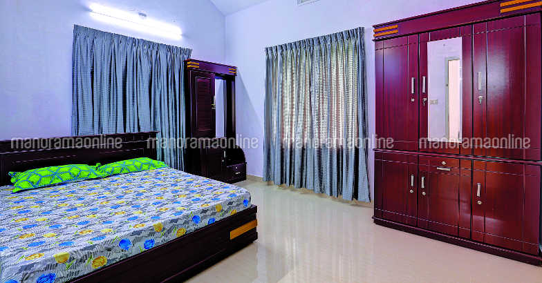 35-lakh-house-plan-angamali-bed